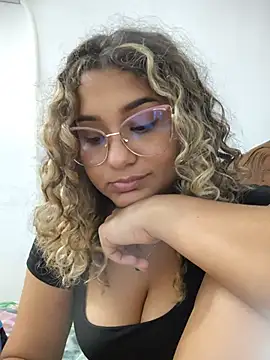 Snapshot of BrendaGirs chatting on July 2026 04:06:01 AM BrendaGirs online show from July 2026 04:06:01 AM