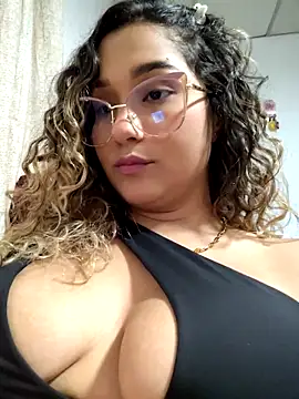 BrendaGirs online show from November 2025 01:50:01 AM