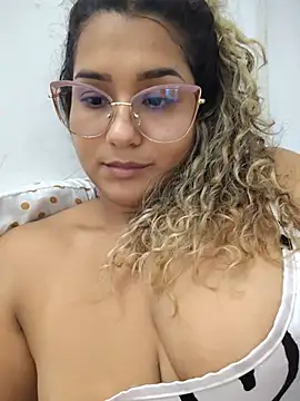 Snapshot of BrendaGirs chatting on June 2026 02:35:02 AM BrendaGirs online show from June 2026 02:35:02 AM