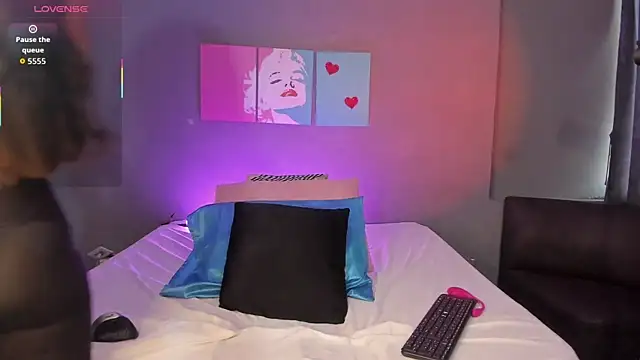 PammelaRoss1 online show from October 2025 05:26:02 PM