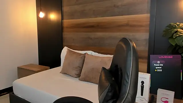 stephanya  online show from December 2025 07:04:02 PM