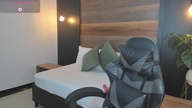 stephanya  online show from January 2026 07:18:02 PM