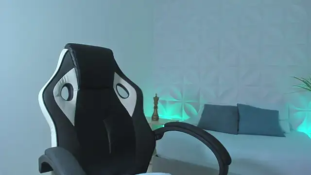stephanya  online show from March 2025 07:34:02 PM