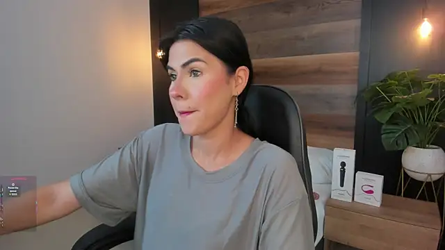 stephanya  online show from December 2025 07:06:01 PM