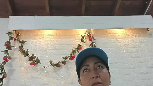 Snapshot of CHantal_33 chatting on December 2024 11:30:01 PM CHantal 33 online show from December 2024 11:30:01 PM