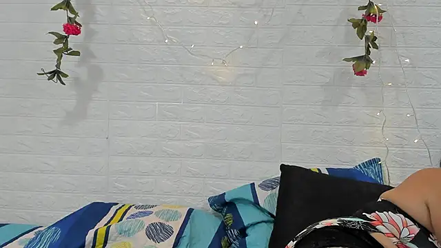 Snapshot of CHantal_33 chatting on December 2024 01:07:02 AM CHantal 33 online show from December 2024 01:07:02 AM