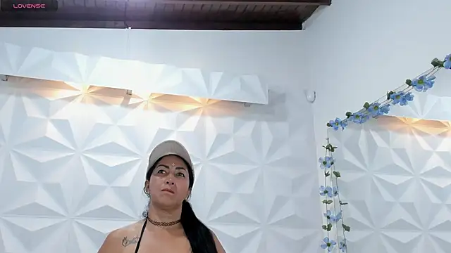 Snapshot of CHantal_33 chatting on January 2025 07:34:01 PM CHantal 33 online show from January 2025 07:34:01 PM