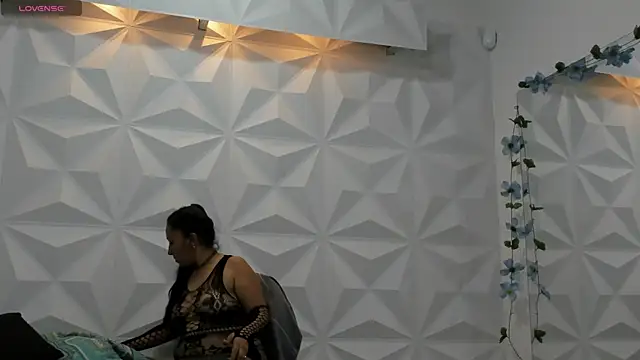 Snapshot of CHantal_33 chatting on January 2025 06:24:02 PM CHantal 33 online show from January 2025 06:24:02 PM