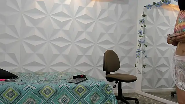 Snapshot of CHantal_33 chatting on January 2025 08:37:02 PM CHantal 33 online show from January 2025 08:37:02 PM