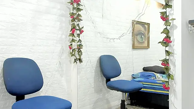 Snapshot of CHantal_33 chatting on December 2024 10:36:01 AM CHantal 33 online show from December 2024 10:36:01 AM