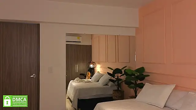 Snapshot of SHARONN____ chatting on October 2025 03:16:01 AM SHARONN online show from October 2025 03:16:01 AM