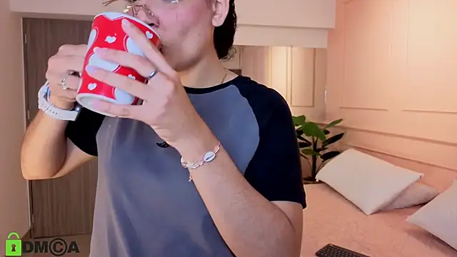 Snapshot of SHARONN____ chatting on November 2025 03:49:02 AM SHARONN online show from November 2025 03:49:02 AM