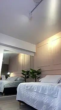 Snapshot of SHARONN____ chatting on April 2026 04:05:02 AM SHARONN online show from April 2026 04:05:02 AM