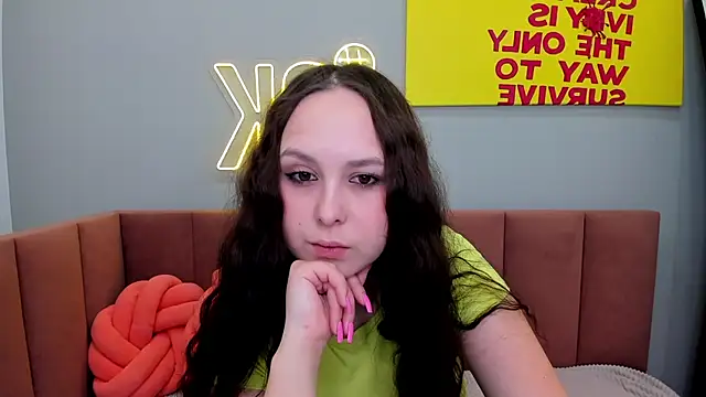 Snapshot of BeatriceReeves chatting on June 2026 01:11:01 AM BeatriceReeves online show from June 2026 01:11:01 AM
