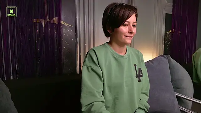 Ishtar Divine online show from October 2025 03:13:02 PM