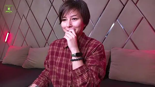 Ishtar Divine online show from November 2025 10:52:02 AM