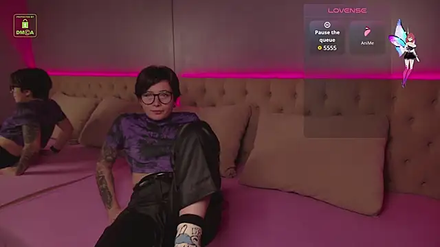 Ishtar Divine online show from October 2025 04:55:02 AM