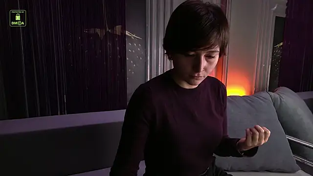 Ishtar Divine online show from November 2025 10:41:01 AM