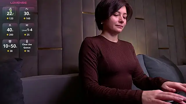 Ishtar Divine online show from November 2025 10:26:01 AM