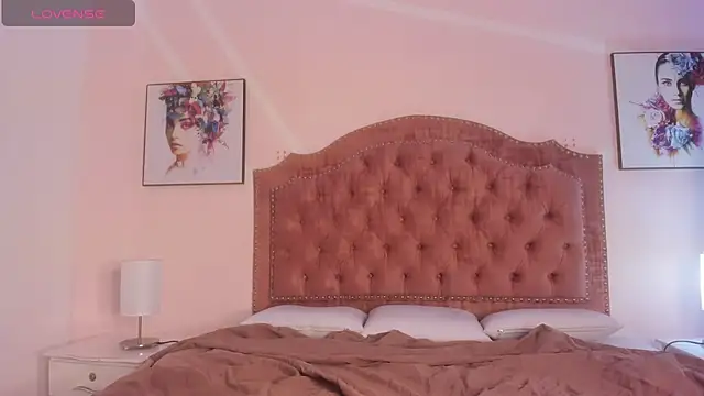 Snapshot of aggy_castel chatting on September 2025 01:54:01 PM aggy castel online show from September 2025 01:54:01 PM