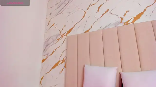 aggy castel online show from April 2026 01:06:02 PM