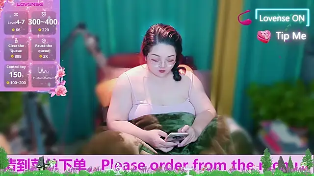 Weiwei5200 online show from October 2025 10:36:01 AM