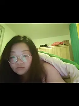 Weiwei5200 online show from November 2025 09:35:02 AM