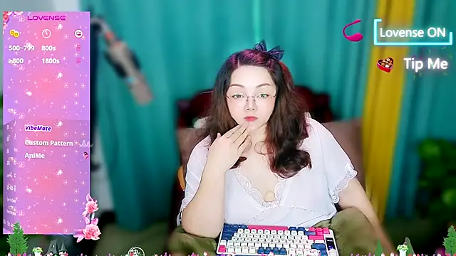 Weiwei5200 online show from October 2025 12:04:01 PM