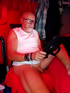 KOMANDOS74 online show from September 2025 07:28:02 PM