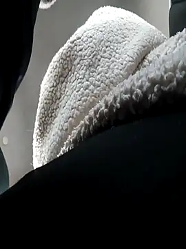 Snapshot of tuty_Tap chatting on December 2025 08:19:01 PM tuty Tap online show from December 2025 08:19:01 PM