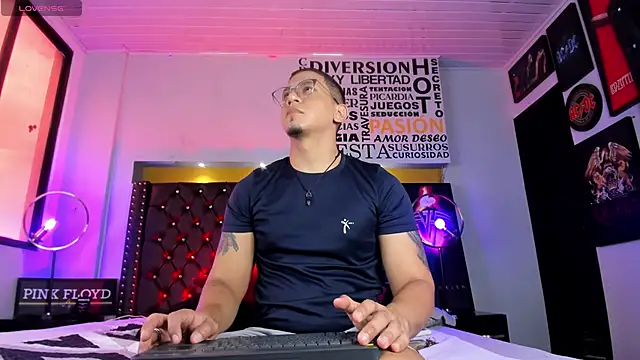 Snapshot of JoshMillerr_ chatting on May 2026 07:00:01 PM JoshMillerr online show from May 2026 07:00:01 PM