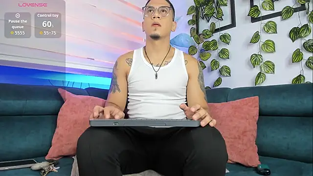 Snapshot of JoshMillerr_ chatting on April 2026 07:51:01 PM JoshMillerr online show from April 2026 07:51:01 PM