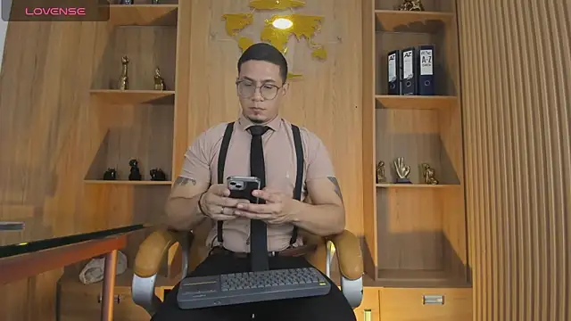 Snapshot of JoshMillerr_ chatting on May 2026 06:51:02 PM JoshMillerr online show from May 2026 06:51:02 PM