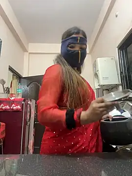 Snapshot of HoneyBearCpl chatting on January 2025 04:27:02 PM HoneyBearCpl online show from January 2025 04:27:02 PM