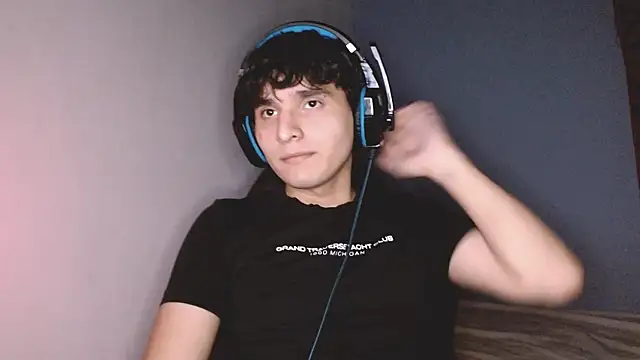 Snapshot of Charley_quin chatting on October 2025 03:19:01 AM Charley quin online show from October 2025 03:19:01 AM