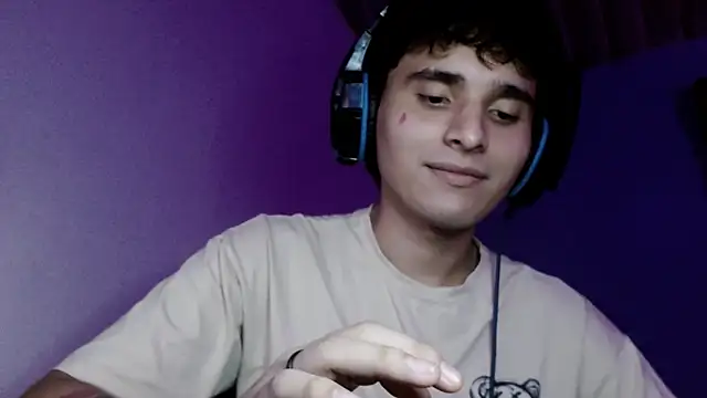 Snapshot of Charley_quin chatting on September 2025 03:05:01 AM Charley quin online show from September 2025 03:05:01 AM