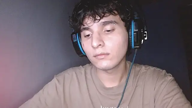 Snapshot of Charley_quin chatting on October 2025 03:05:01 AM Charley quin online show from October 2025 03:05:01 AM