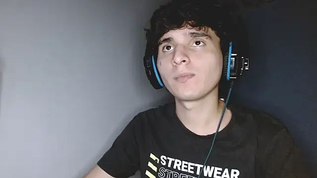 Snapshot of Charley_quin chatting on September 2025 02:39:01 AM Charley quin online show from September 2025 02:39:01 AM