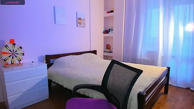 Snapshot of Ellista chatting on December 2025 09:08:02 AM Ellista online show from December 2025 09:08:02 AM