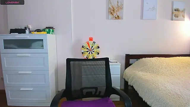 Ellista online show from April 2026 09:22:01 AM