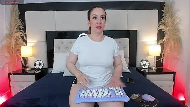 CarlaRossi  online show from May 2026 07:18:01 PM