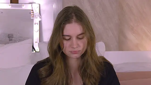 EllieHayes online show from February 2026 07:53:01 PM