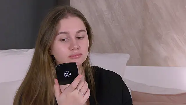 EllieHayes online show from April 2026 12:34:01 AM