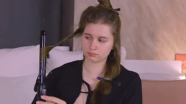 EllieHayes online show from March 2026 09:30:01 PM