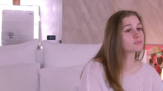 EllieHayes online show from December 2025 05:46:01 PM