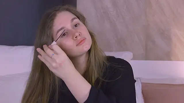 EllieHayes online show from April 2026 10:16:01 PM