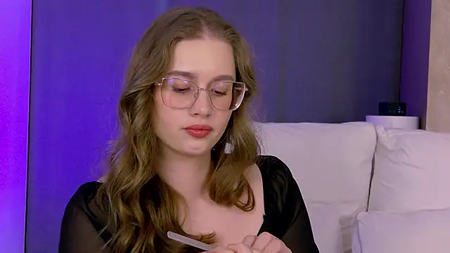 EllieHayes online show from June 2026 01:27:01 PM