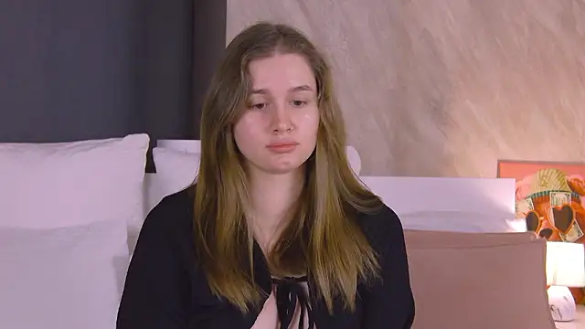 EllieHayes online show from March 2026 08:34:02 PM