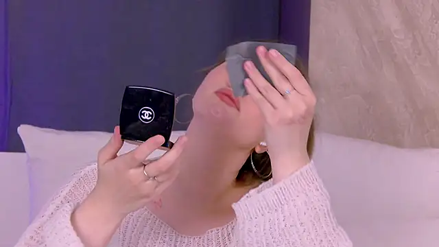 EllieHayes online show from July 2026 09:15:01 PM