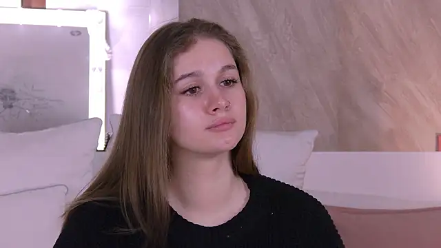 EllieHayes online show from November 2025 05:36:02 PM